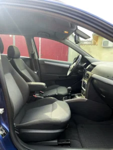Opel Astra H (2)
