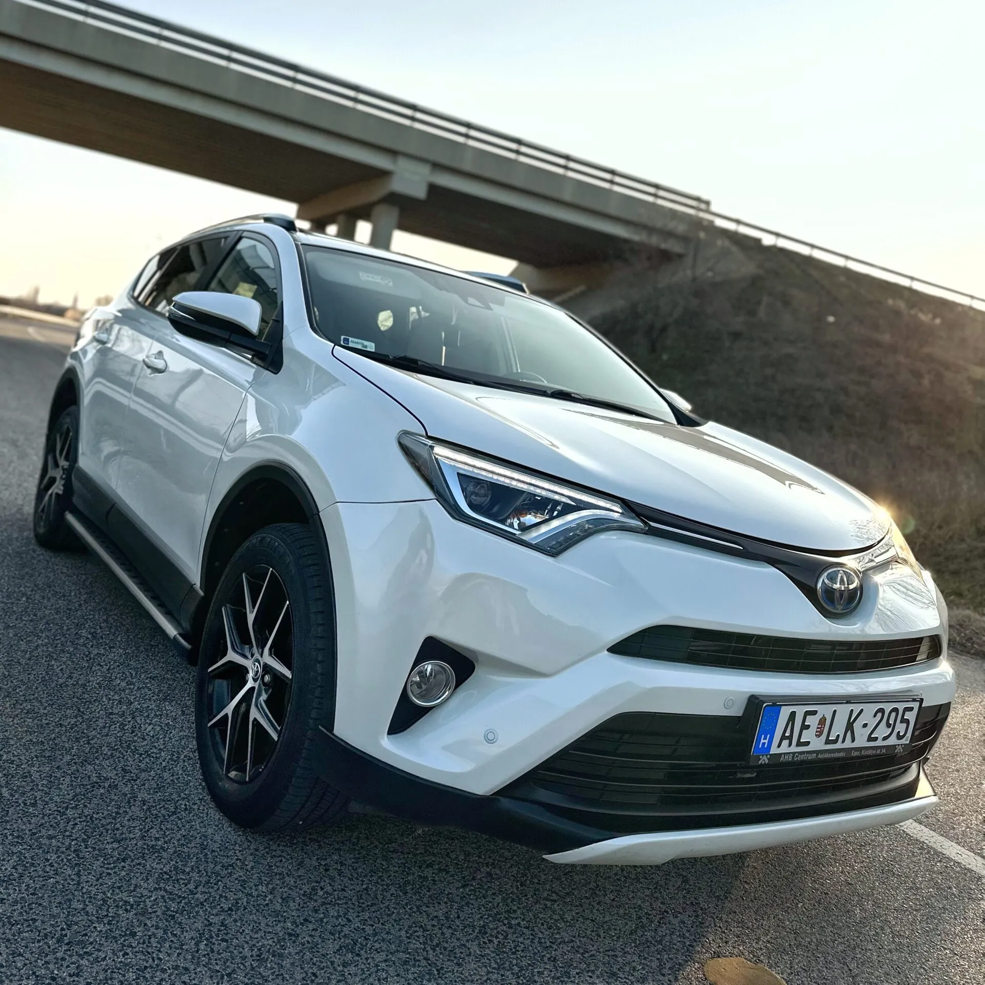 Toyota Rav4 hybrid 4×4 Napfénytető