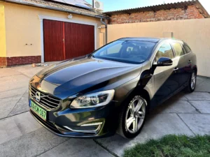 VOLVO V60 D6 HIBRID (19)
