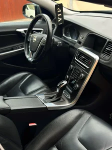 VOLVO V60 D6 HIBRID (8)